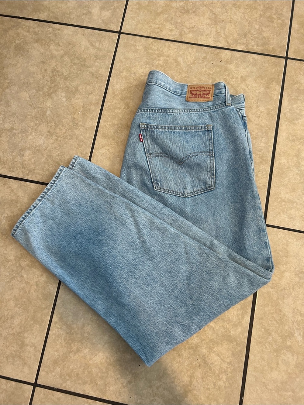 Levi's Light Blue Relaxed Straight Women's Jeans (B1)